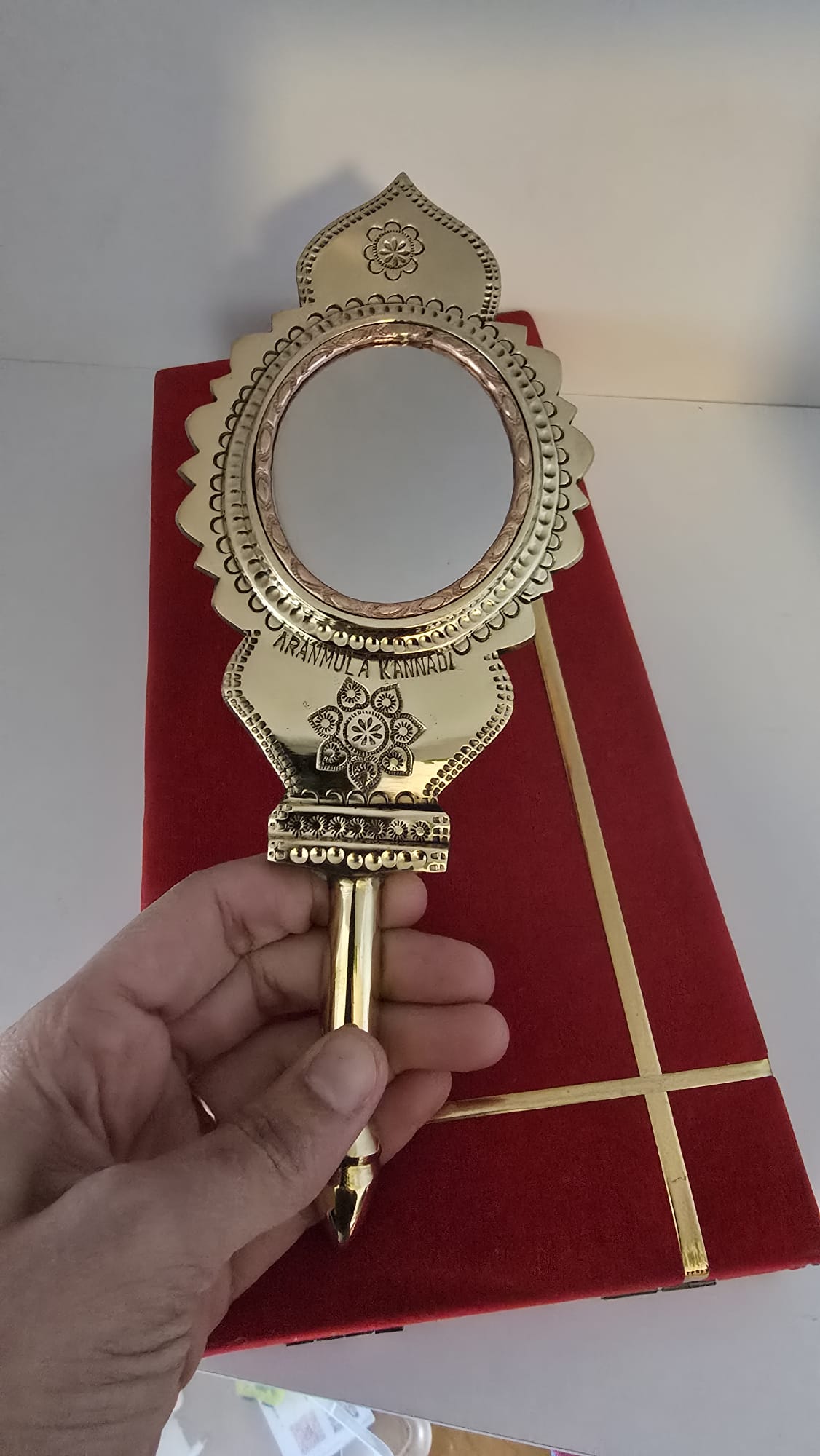 Handgefertigter Spiegel ohne Glas mit antiker Oberfläche